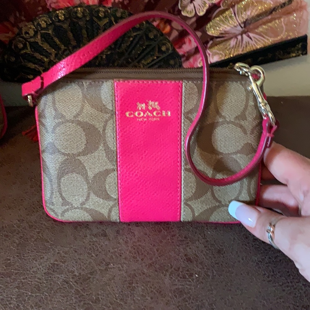 Coach purse and wallet only selling on posh Mark - Picture 2 of 5